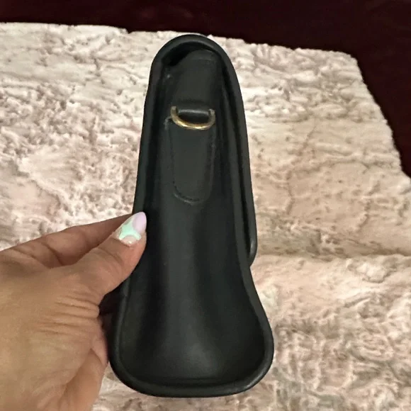 Coach Willis Black Leather Handbag with Gold Clasp - Picture 3 of 13